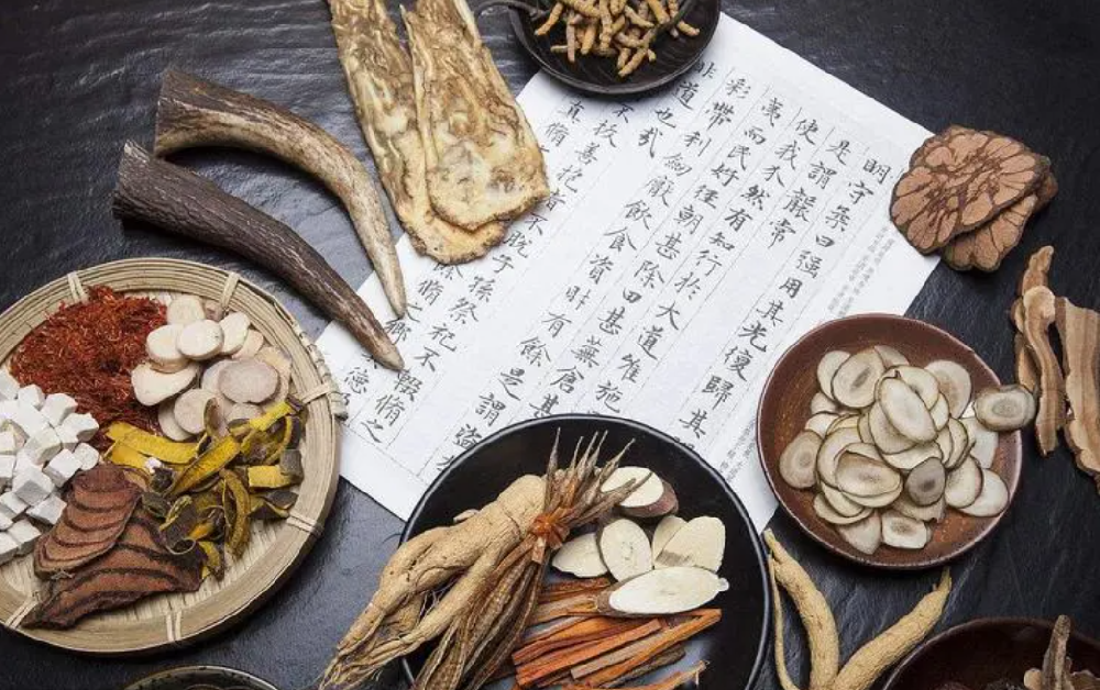 在西醫(yī)盛行的時代，是誰又扶正了泰山靈芝的國藥地位？